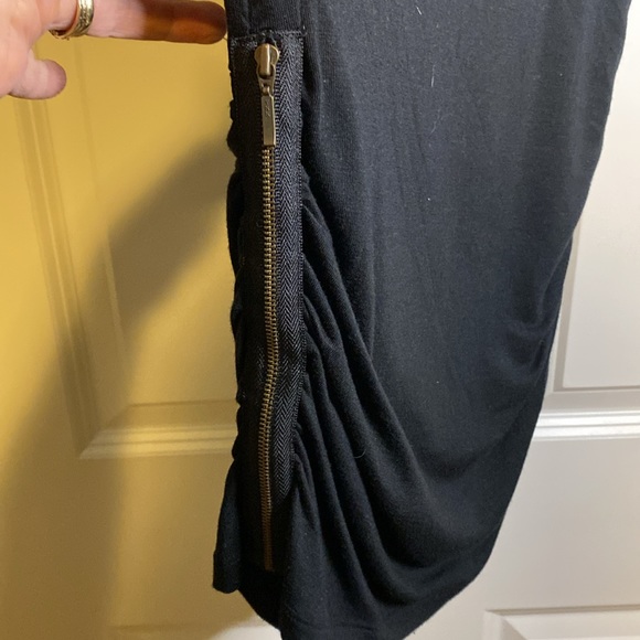 Banana Republic Black Sleeveless Top with side zipper size small - Picture 3 of 6